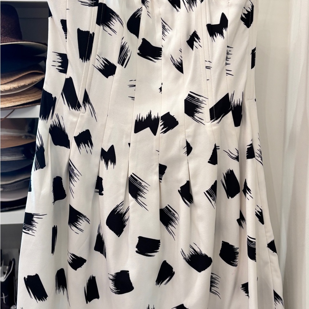 Kaii Black & White Brushstroke Pleated Skirt